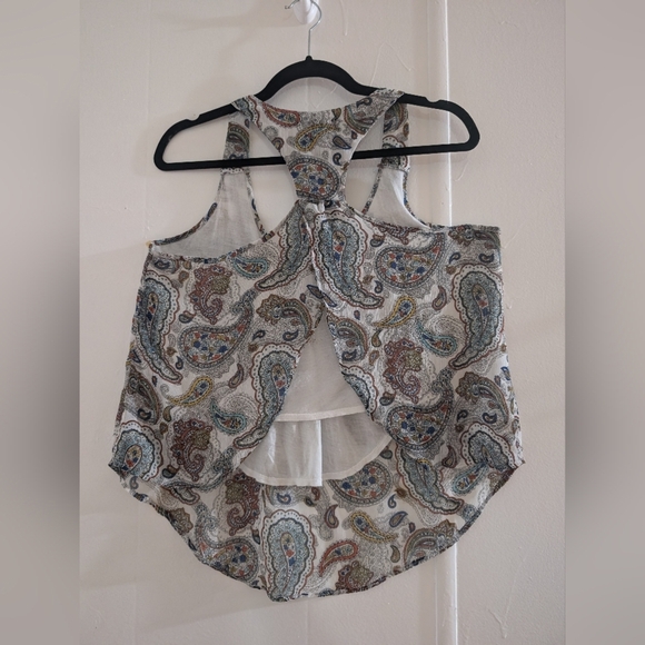 🛍️4 For $15🛍️Ambiance Gray and White Asymmetrical Tank Top - Picture 5 of 9